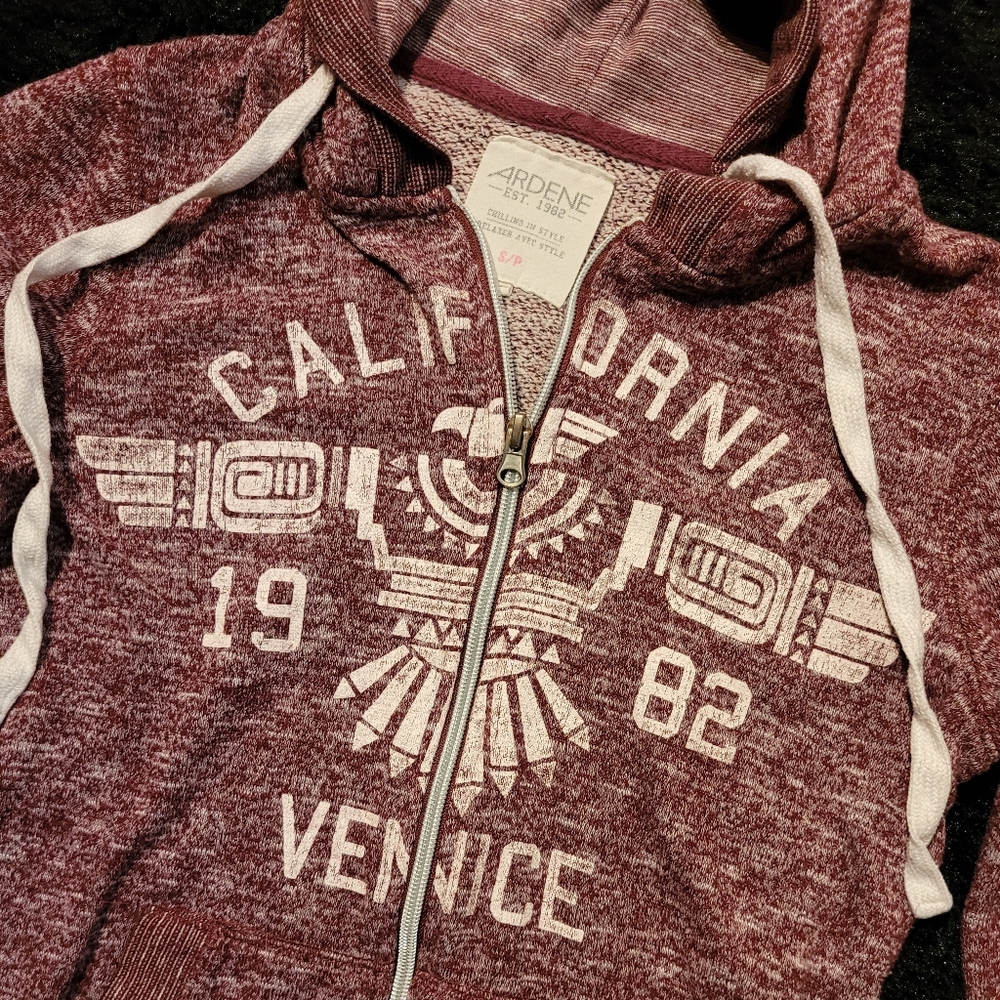 Ardene Sweater - Picture 1 of 6